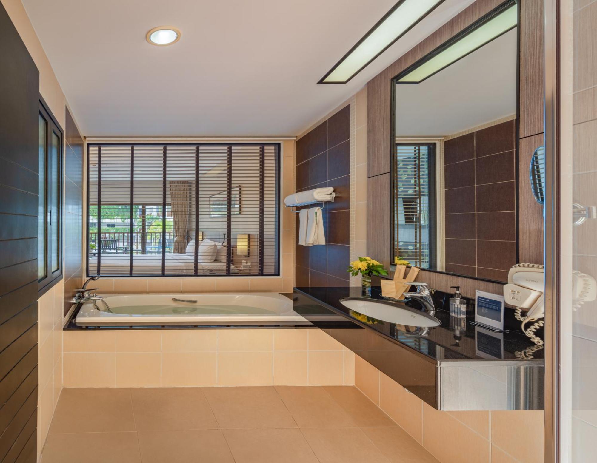 Deevana Plaza Phuket - Sha Extra Plus Patong Exterior foto